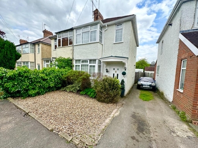 2 bedroom semi-detached house for sale in Fourth Avenue, Luton, LU3