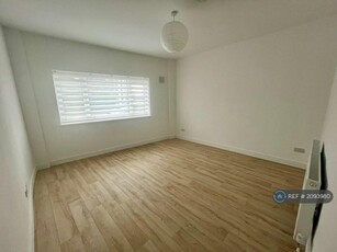 1 bedroom flat for rent in Cherry Tree Avenue, Dover, CT16