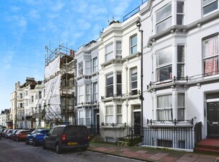 1 bedroom flat for sale in Devonshire Place, Brighton, BN2