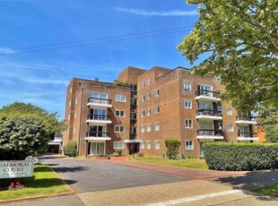 1 bedroom flat for sale in Grand Avenue, Worthing, West Sussex, BN11