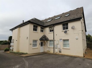 1 bedroom flat for sale in Pine Grove, Penenden Heath, Maidstone, ME14