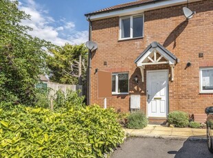 2 Bed House To Rent in Trowbridge Close, SN2 - 654