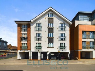 2 bedroom apartment for rent in Lyons Crescent, Tonbridge, Kent, TN9