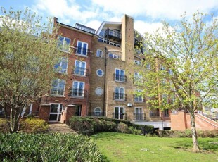2 bedroom apartment for sale in Aveley House, Iliffe Close, Reading, Berkshire, RG1