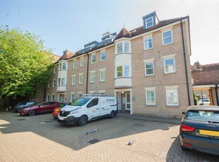 2 bedroom apartment for sale in Cathedral Walk, City Centre, Chelmsford, CM1