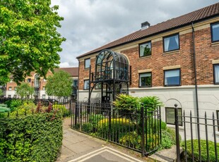 2 bedroom apartment for sale in Cherry Hill Lane, York, YO23