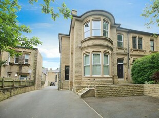 2 bedroom apartment for sale in Gledholt Road, Huddersfield, West Yorkshire, HD1