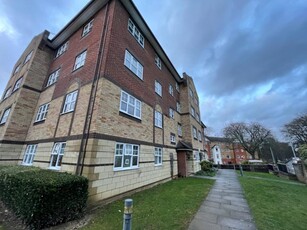 2 bedroom apartment for sale in Knights Field, Luton, Bedfordshire, LU2