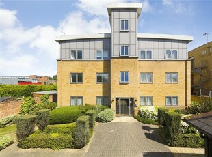 2 bedroom apartment for sale in Lynmouth Gardens, Chelmsford, Essex, CM2