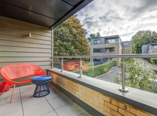 2 bedroom apartment for sale in Mortimer Court, 66 Cumnor Hill, Oxford, OX2