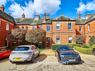 2 Bedroom Apartment For Sale In Repton Park, Woodford Green