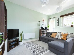 2 bedroom apartment for sale in Tuke Walk, Swindon, SN1