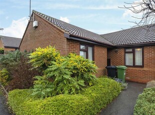 2 bedroom bungalow for sale in Edgcott Close, Luton, Bedfordshire, LU3