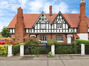 2 bedroom cottage for sale in Fountain Cottages, Station Road, Doncaster, South Yorkshire, DN11