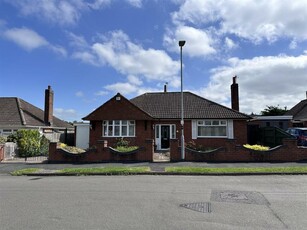 2 bedroom detached bungalow for sale in Prince Drive, Oadby, Leicester, LE2