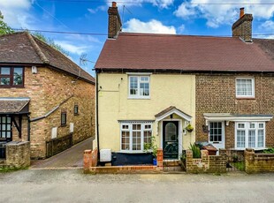 2 bedroom end of terrace house for sale in Burydell Lane, Park Street, St. Albans, Hertfordshire, AL2