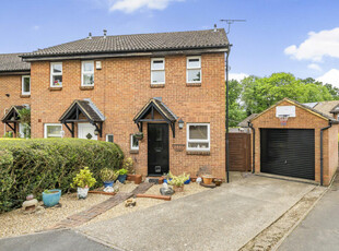 2 bedroom end of terrace house for sale in Sturt Court, Guildford, Surrey, GU4