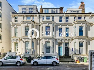2 bedroom flat for rent in Alhambra Road, Southsea, Hampshire, PO4