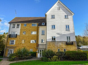 2 bedroom flat for rent in Compass Court, Gravesend, DA11