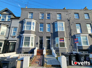 2 bedroom flat for rent in Godwin Road, Margate, CT9