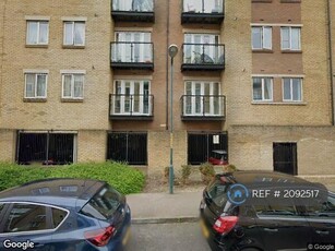 2 bedroom flat for rent in Griffin Court, Northfleet, Gravesend, DA11