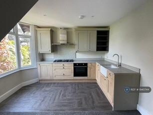 2 bedroom flat for rent in Kingsnorth Gardens, Folkestone, CT20