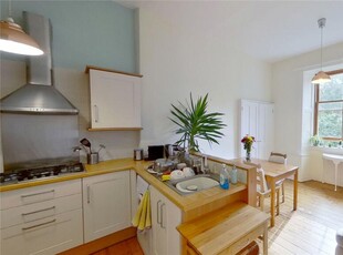 2 bedroom flat for rent in Lutton Place, Edinburgh, EH8