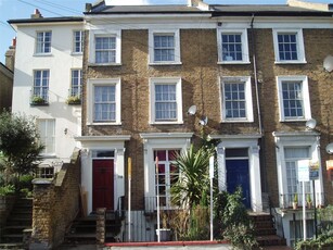 2 bedroom flat for rent in Windmill Street, Gravesend, Kent, DA12