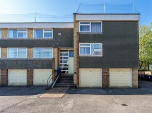 2 bedroom flat for sale in College Gardens, Worthing, BN11