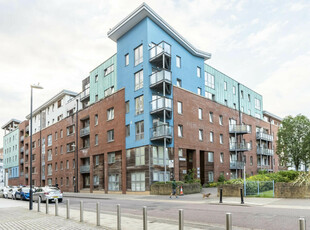 2 bedroom flat for sale in Crown & Anchor House, Sweetman Place, Temple Quay, Bristol, BS2