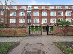 2 bedroom flat for sale in De Parys Avenue, Bedford, MK40