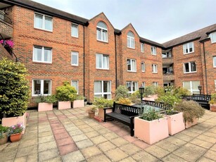 2 bedroom flat for sale in Lions Hall, Saint Swithun Street, Winchester, SO23