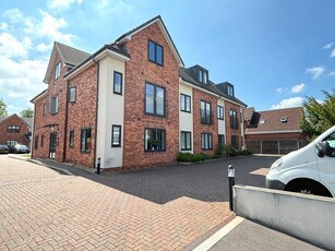 2 bedroom flat for sale in Saunders Court, Barnwood, Gloucester, GL4