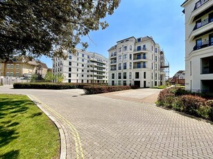2 bedroom flat for sale in Westcliff Road, Bournemouth, BH2
