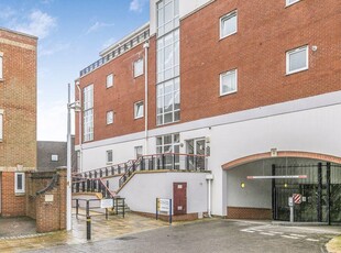 2 bedroom ground floor flat for sale in Arethusa House, Gunwharf Quays, PO1