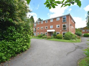 2 bedroom ground floor flat for sale in Horsham Road, Shalford, Guildford, GU4 8EL, GU4
