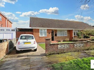 2 bedroom semi-detached bungalow for sale in Hollywell Road, Lincoln, LN5