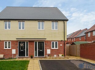 2 bedroom semi-detached house for sale in Coltsfoot Way, Longacre, RG23