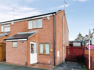 2 bedroom semi-detached house for sale in Newland Street West, Lincoln, LN1