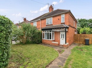 2 bedroom semi-detached house for sale in Skellingthorpe Road, Lincoln, Lincolnshire, LN6