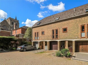2 bedroom terraced house for sale in Sutton Gardens, Winchester, Hampshire, SO23