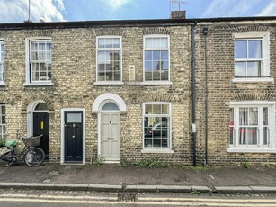 2 bedroom terraced house for sale in Trafalgar Street, Cambridge, CB4