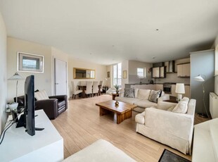 3 Bed Flat/Apartment To Rent in Bridge Wharf, Chertsey, KT16 - 680