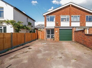 3 Bed House For Sale in Woking, Surrey, GU22 - 5426579