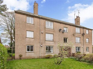 3 bed third floor flat for sale in St Andrews