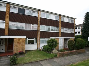3 bedroom apartment for rent in Woodcote Drive, Orpington, Kent, BR6