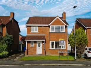 3 bedroom detached house for rent in Helmsley Close, Bewsey, Warrington, WA5