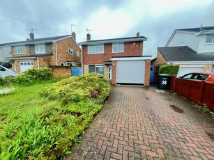 3 bedroom detached house for sale in Emerald Road, Luton, LU4