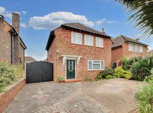 3 bedroom detached house for sale in Marlborough Road, Goring-By-Sea, BN12