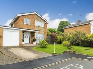 3 bedroom detached house for sale in Reynolds Close, Bedford, MK41